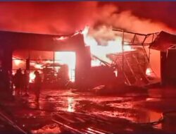 Kebakaran di Padang: Gudang dan Kantor ACP Akrilik Hangus