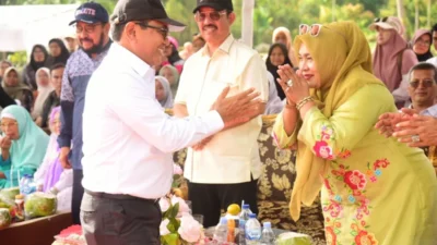 Sikueh yang Mambangkik Batang Tarandam: Kisah Yusneti dari Pisang Rebus ke Jalan Beraspal