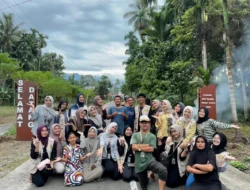 Mahasiswa KKN UMNatsir Bersama Pemuda Bangun Gapura Korong Koto Panjang