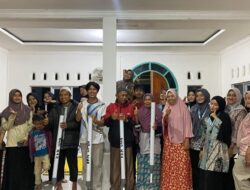 Mahasiswa KKN Universitas Mohammad Natsir Bukittinggi Ciptakan Alat Penabur Pupuk Jagung, Wujudkan Pertanian Efisien di Padang Polongan