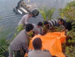 Mobil Terjun ke Sungai di Tapteng, 3 Penumpang Tewas Terjebak di Dalam Mobil