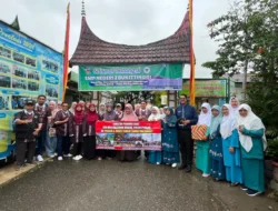 Rombongan Guru Malaysia Kagum dengan Tarian Minang yang Ditampilkan Siswa SMPN 2 Bukittinggi