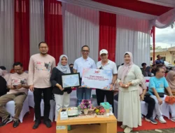 Pemkab Solok Terima Penghargaan OJK Sebagai Daerah Pengelola Keuangan Terbaik 2 Sumbar