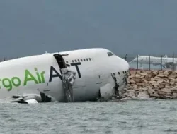 Pesawat Jatuh ke Laut Hong Kong, 2 Orang Tewas dan Korban Lainnya di Larikan ke Rumah Sakit