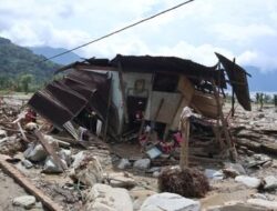 Banjir Bandang di Sungai Batang Agam: 10 Warga Meninggal, Ratusan Masih Bertahan di Pengungsian