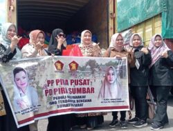 Andre Rosiade Serahkan 2.000 Paket Bantuan untuk Korban Banjir di Kota Pariaman