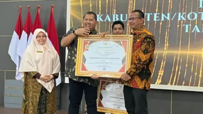 Padang Pariaman Raih Dua Penghargaan Bergengsi IPKD dan IID Sumbar 2025