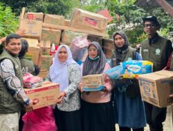 Tim PKM UMNatsir Salurkan Bantuan untuk Ibu Hamil, Bayi, dan Lansia Terdampak Galodo di Agam