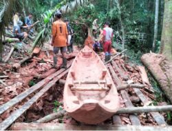 Tradisi Membuat Sampan di Desa Bojakan Mentawai, Warisan Leluhur yang Tetap Hidup