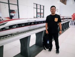 Puisi Paragraf Yang Menyala: Api Derita, Keteguhan Jiwa, dan Spirit Penyair Islam