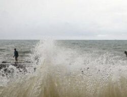 BMKG Peringatkan Gelombang Tinggi di Selatan Jabar 21–24 Desember 2025, Dipicu Bibit Siklon 93S