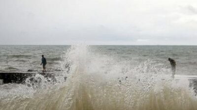 BMKG Peringatkan Gelombang Tinggi di Selatan Jabar 21–24 Desember 2025, Dipicu Bibit Siklon 93S