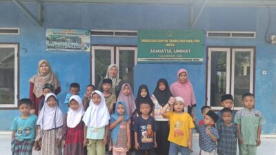 Guru di Lantai, Mimpi ke Langit: Kisah Hikayati, Perempuan Binaan PNM yang Menguatkan Pendidikan Akar Rumput