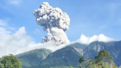 Gunung Marapi Erupsi Lagi, Kolom Abu 300 Meter Mengarah ke Utara-Timur Laut