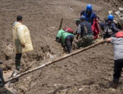 Longsor Cisarua Bandung Barat: 25 Kantong Jenazah Dievakuasi, 11 Korban Teridentifikasi