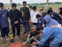 Isak Tangis Pemakaman Tiga Korban Satu Keluarga di Tanjung Priok, Polisi Tunggu Hasil Toksikologi