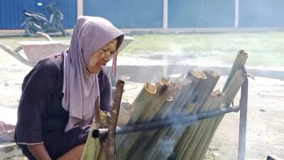 Tradisi Malamang Sambut Ramadan di Ulakan Tapakis Padang Pariaman Tetap Lestari