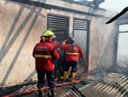 Rumah PNS di Kalumbuk Padang Ludes Terbakar, Kerugian Capai Rp500 Juta