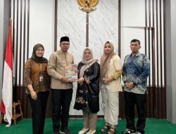 Bawaslu Sumbar Serahkan Laporan LIP Kepada Komisi Informasi, Vifner Katakan Bawaslu Harus Berdampak