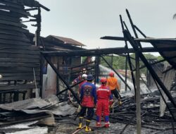 Kebakaran Hanguskan Rumah dan Ruko di Waru PPU, 10 Tangki Air Dikerahkan