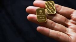 Harga Emas Dunia Tertekan Dolar AS, Pasar Cermati Arah The Fed di Era Kevin Warsh