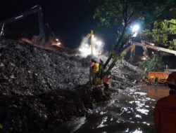Longsor Gunungan Sampah di TPST Bantargebang Bekasi, 4 Orang Tewas